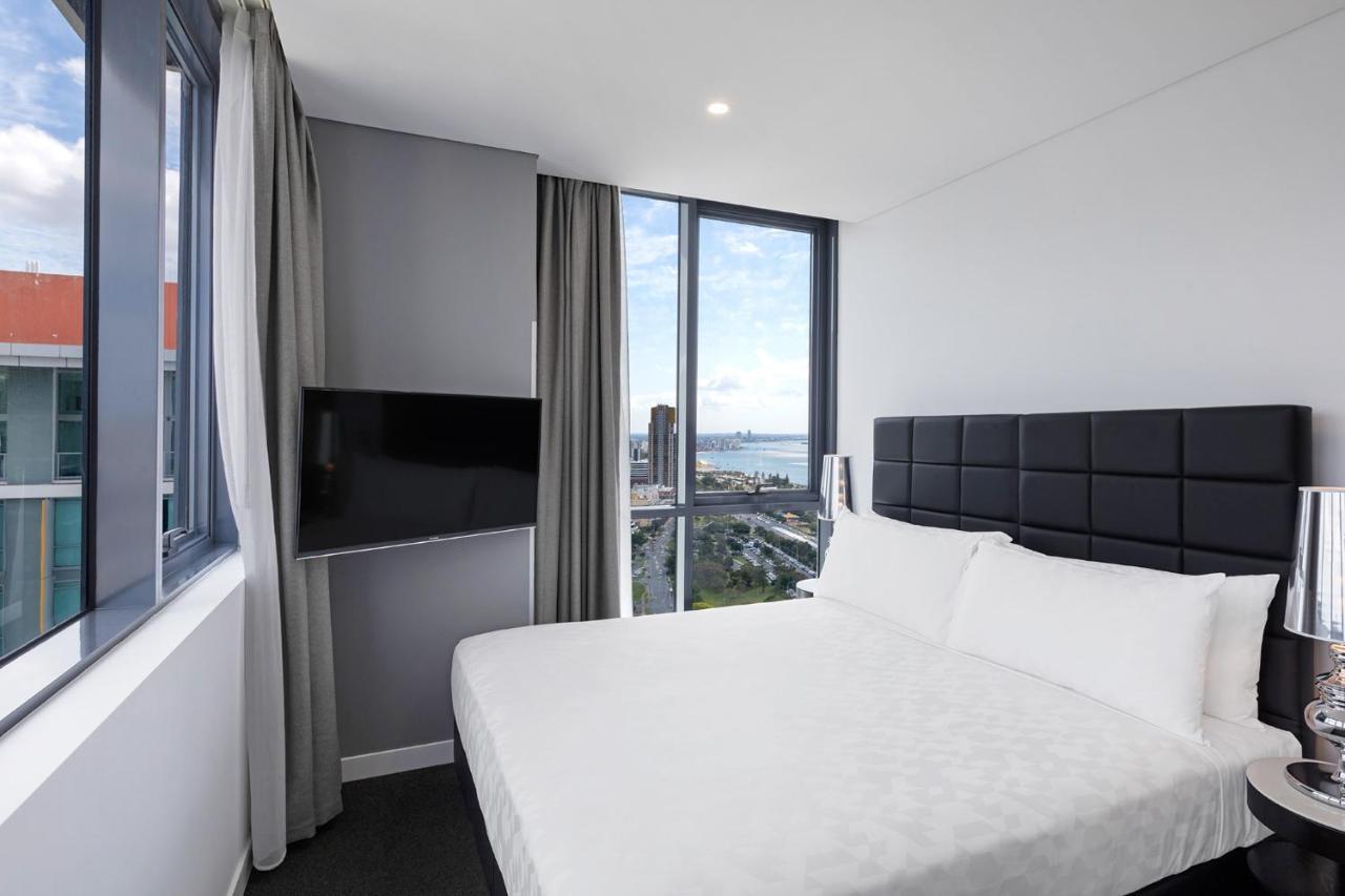 Meriton Suites Southport Gold Coast Buitenkant foto A bedroom at the hotel