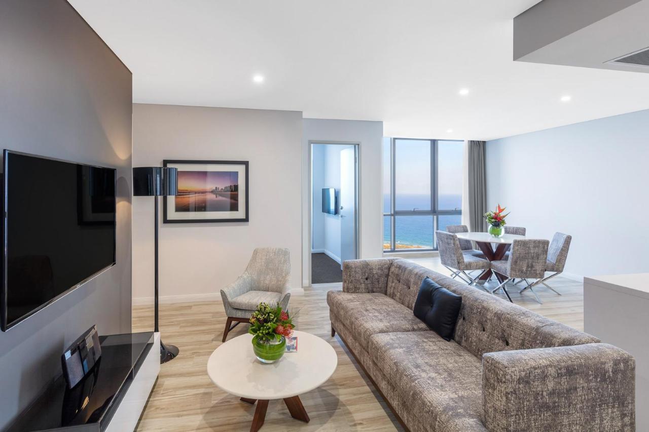 Meriton Suites Southport Gold Coast Buitenkant foto The interior of a typical apartment