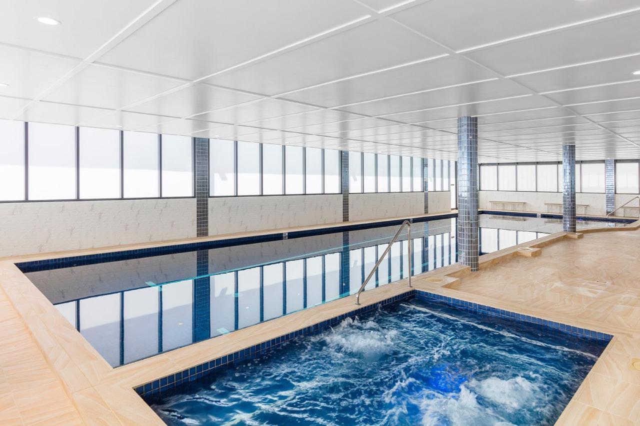 Meriton Suites Southport Gold Coast Buitenkant foto The spa