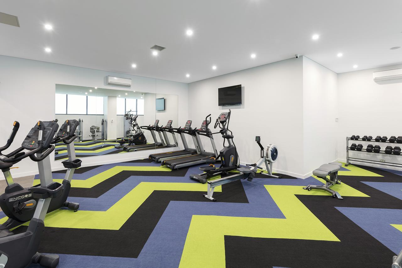 Meriton Suites Southport Gold Coast Buitenkant foto The gym at the hotel