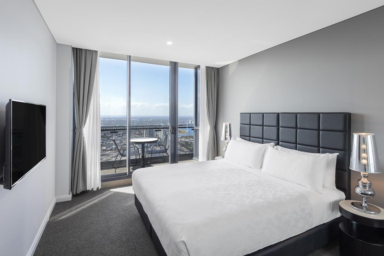 Meriton Suites Southport Gold Coast Buitenkant foto A bedroom at the hotel